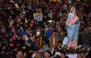 Fieles saludan a la Virgen en su 40°. cumpleaños Crédito: Página de Facebook/Obispado San Nicolás de los Arroyos