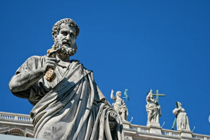 Imagen de San Pedro en el Vaticano.