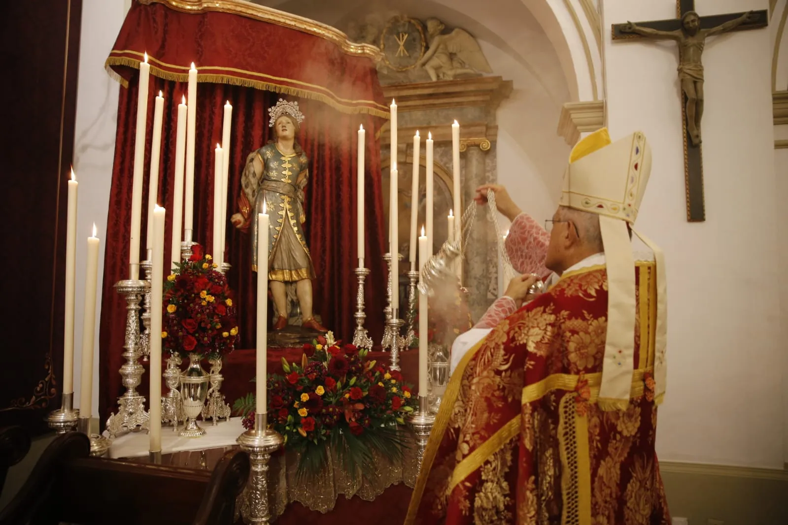 El Obispo de Córdoba (España), Mons. Demetrio Fernández, inciensa la imagen de San Pelagio en la inauguración del Año Santo por los 1.100 años de su martirio.?w=200&h=150