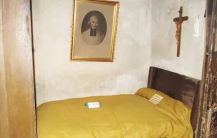 Foto referencial con el dormitorio de la casa natal del Cura de Ars. Crédito: Dominio Público