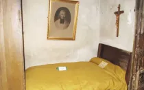 Foto referencial con el dormitorio de la casa natal del Cura de Ars.