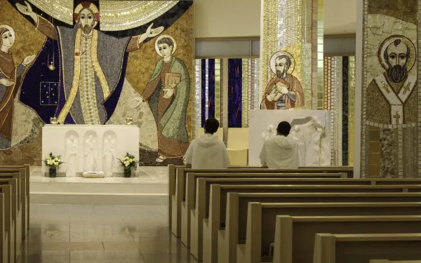 La capilla "Redemptor Hominis" del Santuario Nacional de San Juan Pablo II en Washington D.C., está decorada con mosaicos del P. Marko Rupnik. Crédito: Lawrence OP|Flickr|CC BY-NC-ND 2.0