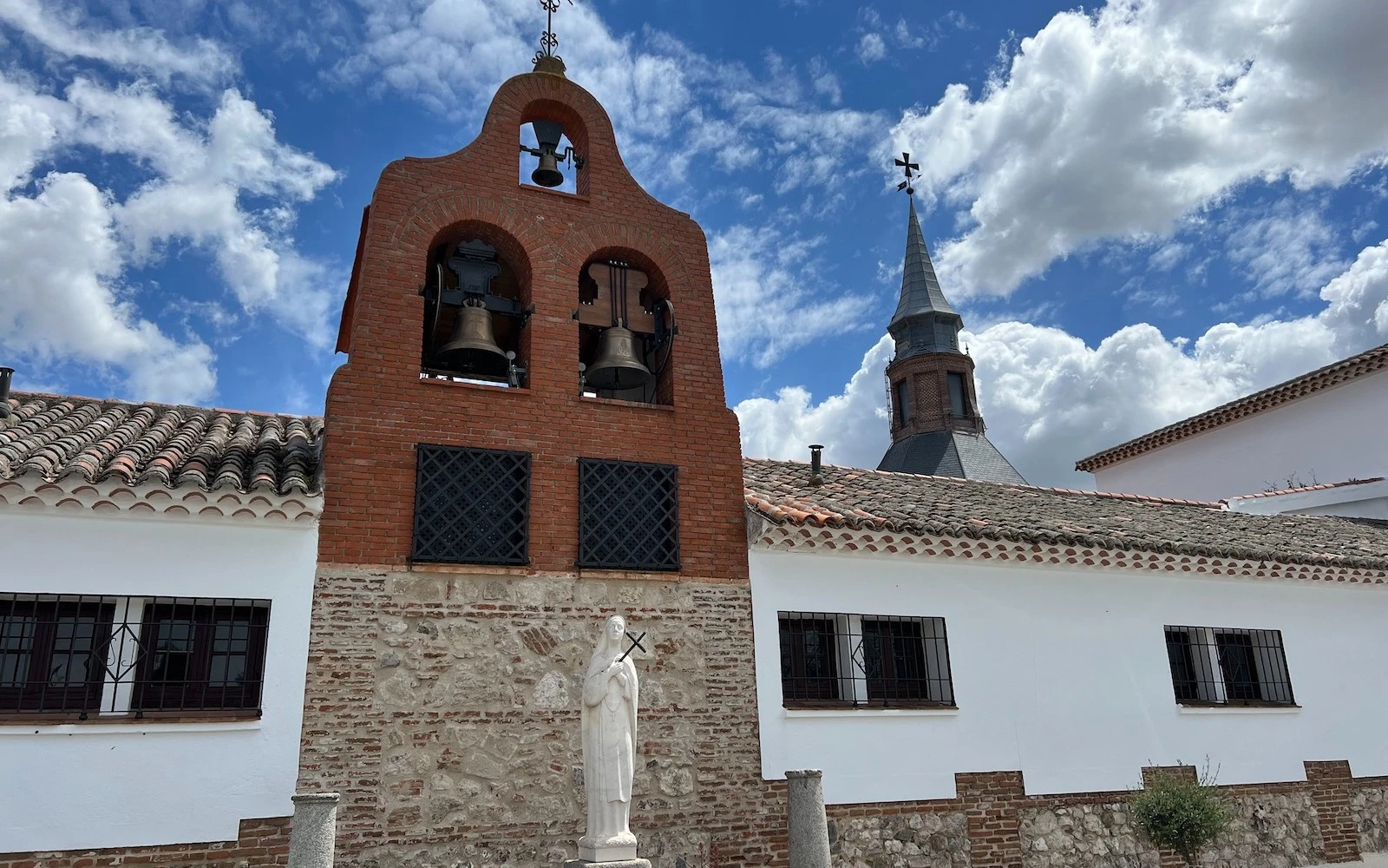 Vista del Monasterio y Santuario de Santa María de la Cruz y Santa Juana?w=200&h=150