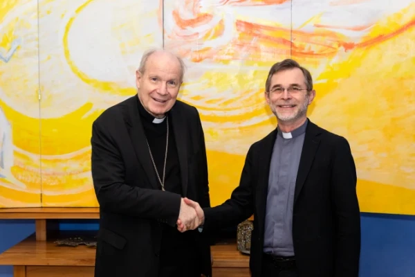 El Cardenal Christoph Schönborn and el Fr. Josef Grünwidl. Credit: Achidiócesis de Viena/Stephan Schönlaub