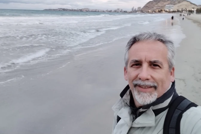 El argentino Sergio Bernal atribuye a la Virgen del Rosario sobrevivir a la DANA en Valencia (España).