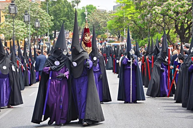 Procesión de Semana Santa en Sevilla (España).