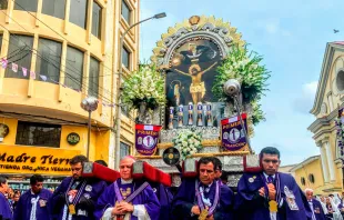 La procesión del Señor de los Milagros en Piura. Crédito: Arzobispado de Piura
