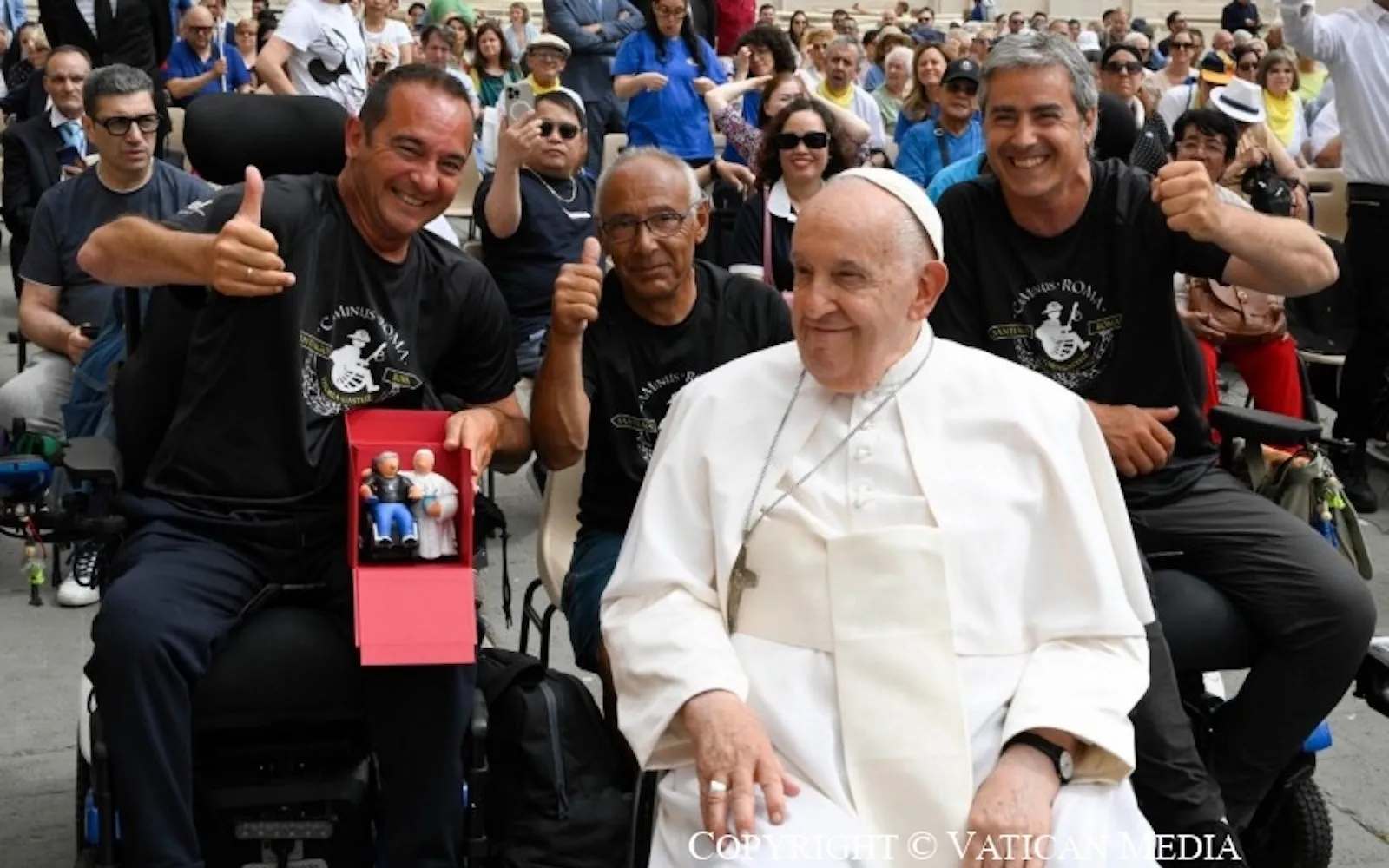 Los 3 españoles saludan al Papa Francisco tras llegar a Roma en silla de ruedas?w=200&h=150