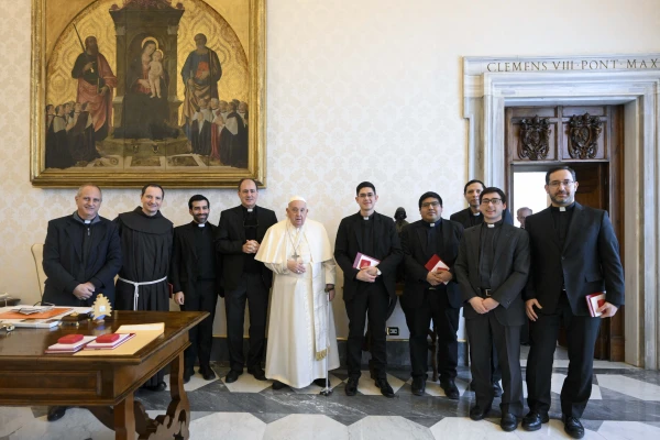 Photography with the Argentine Priestly College in Rome. Credit: Vatican Media