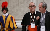 El Arzobispo de Barcelona y presidente de la Conferencia Episcopal Española, Cardenal Juan José Omella Omella, llega a la Basílica de San Pedro para un servicio penitencial por el Sínodo de los Obispos presidido por el Papa Francisco el 1 de octubre de 2024, en la Ciudad del Vaticano.