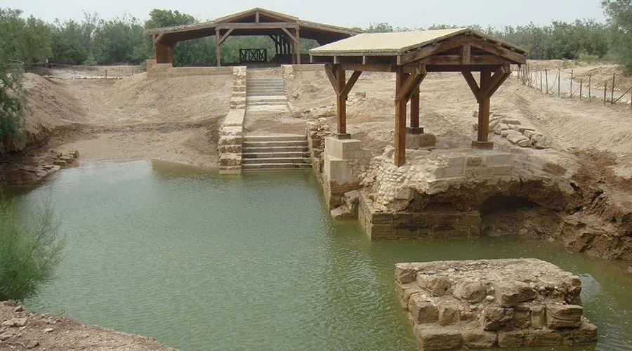 Lugar del bautismo de Jesús, a orillas del Jordán. Foto: Wikipedia / Producer (CC BY-SA 3.0)