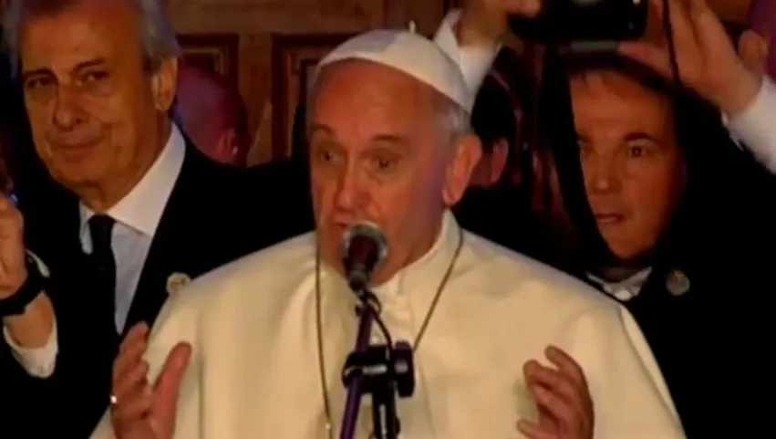 Papa Francisco en el atrio de la Catedral de Quito. Imagen captura de Youtube