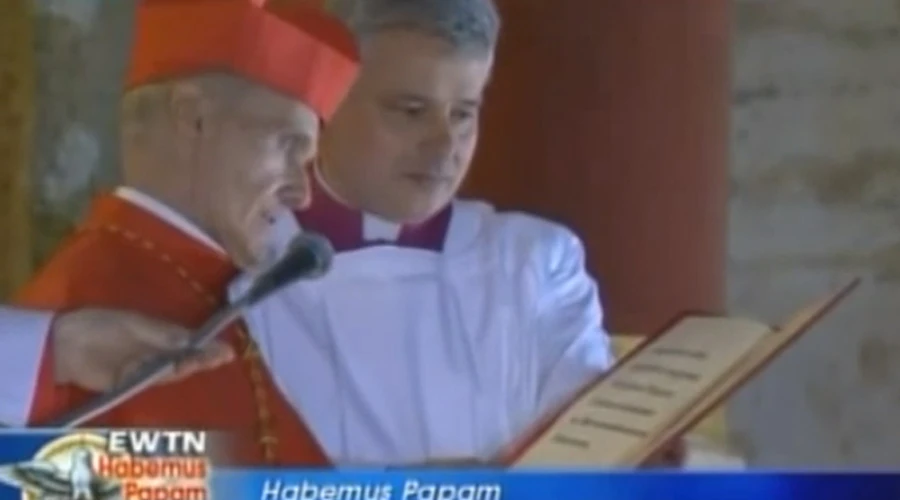 Cardenal Jean Louis Tauran anunciando la elección del Papa Francisco. Foto: Captura de video EWTN.