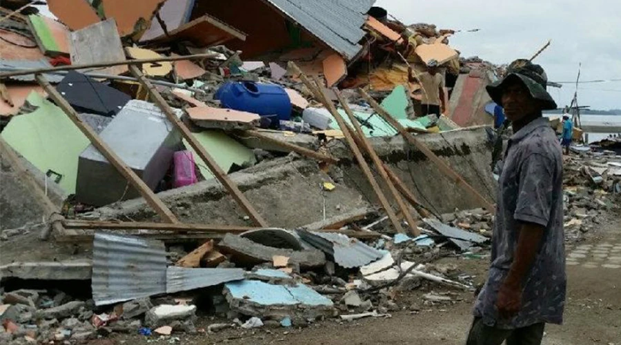 Algunos escombros de edificios destrozados por el terremoto. Foto: Cáritas Ecuador.