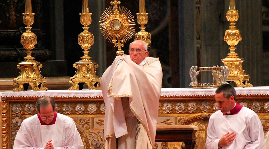 El Papa en una celebración. Foto: Alan Holdren / ACI Prensa