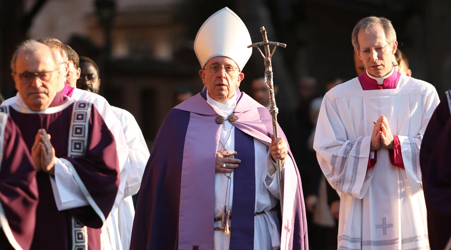 Papa Francisco antes de celebrar la Misa por el Miércoles de Ceniza / Foto: Daniel Ibáñez (ACI Prensa)