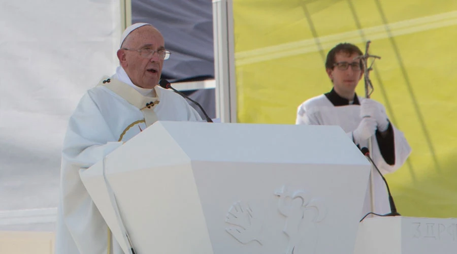 Papa Francisco en Misa en el Estadio Koševo en Sarajevo. Foto: Andreas Düren / ACI Prensa.