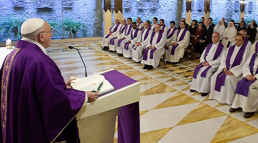 El Papa en la Misa en la Casa Santa Marta. Foto: L'Osservatore Romano