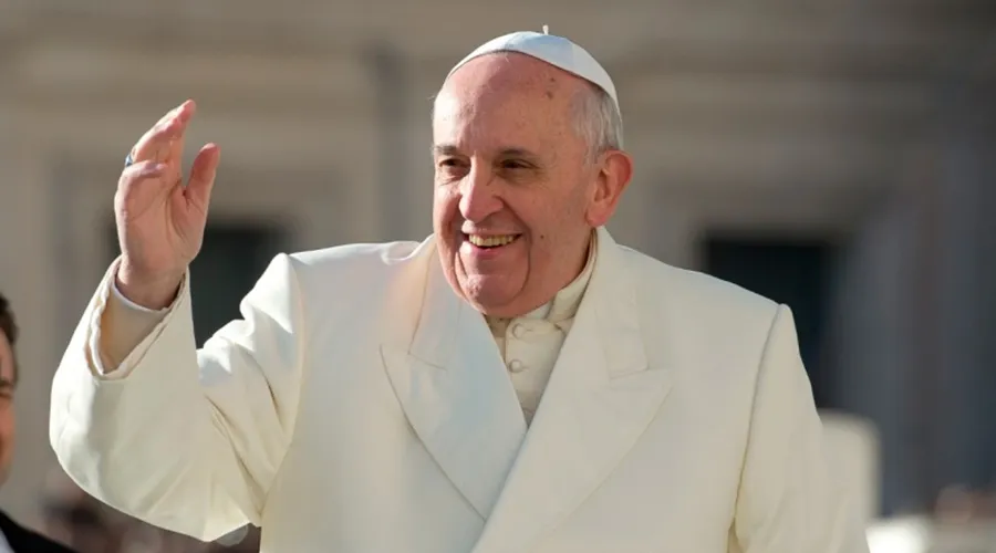 Papa Francisco confesándose. Foto: L'Osservatore Romano.