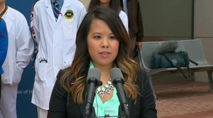 Nina Pham tras ser dada de alta. Foto: Captura de video.