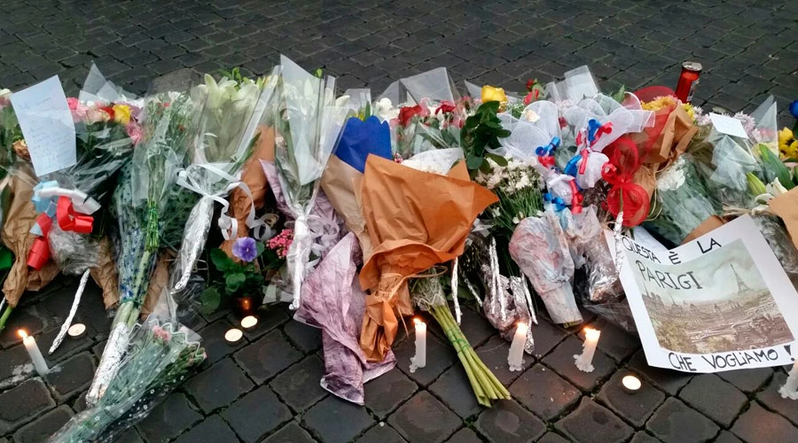 Oraciones por Paris / Foto: ACI Prensa