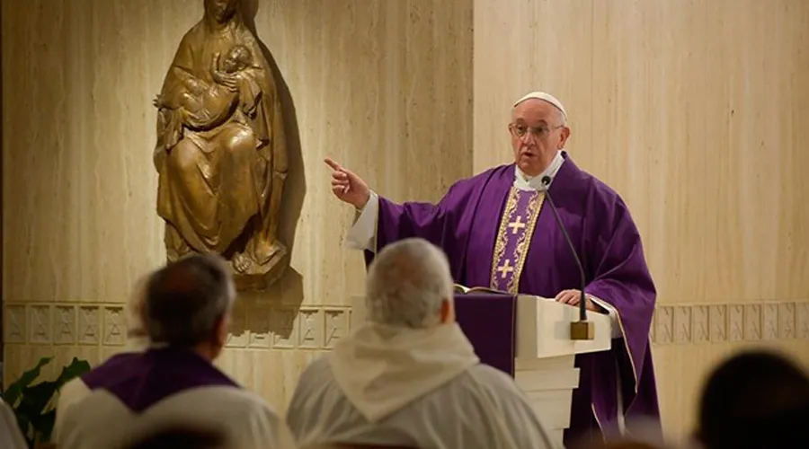 El Papa en la Misa en la Casa Santa Marta. Foto: L'Osservatore Romano