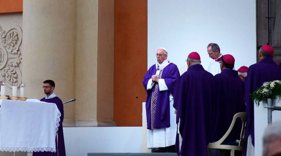 El Papa durante el rezo del Ángelus. Foto: Marco Mancini / ACI Stampa