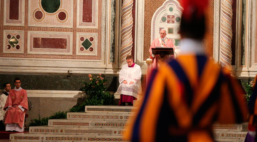 El Papa pronuncia la homilía en la Misa / Foto: Daniel Ibáñez / ACI Prensa