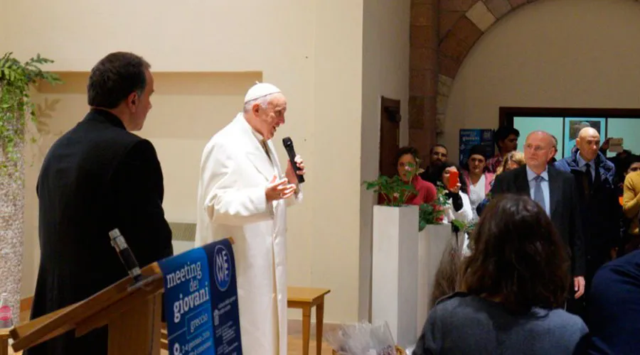 El Papa habla a los jóvenes en Greccio. Foto: Diócesis de Riet