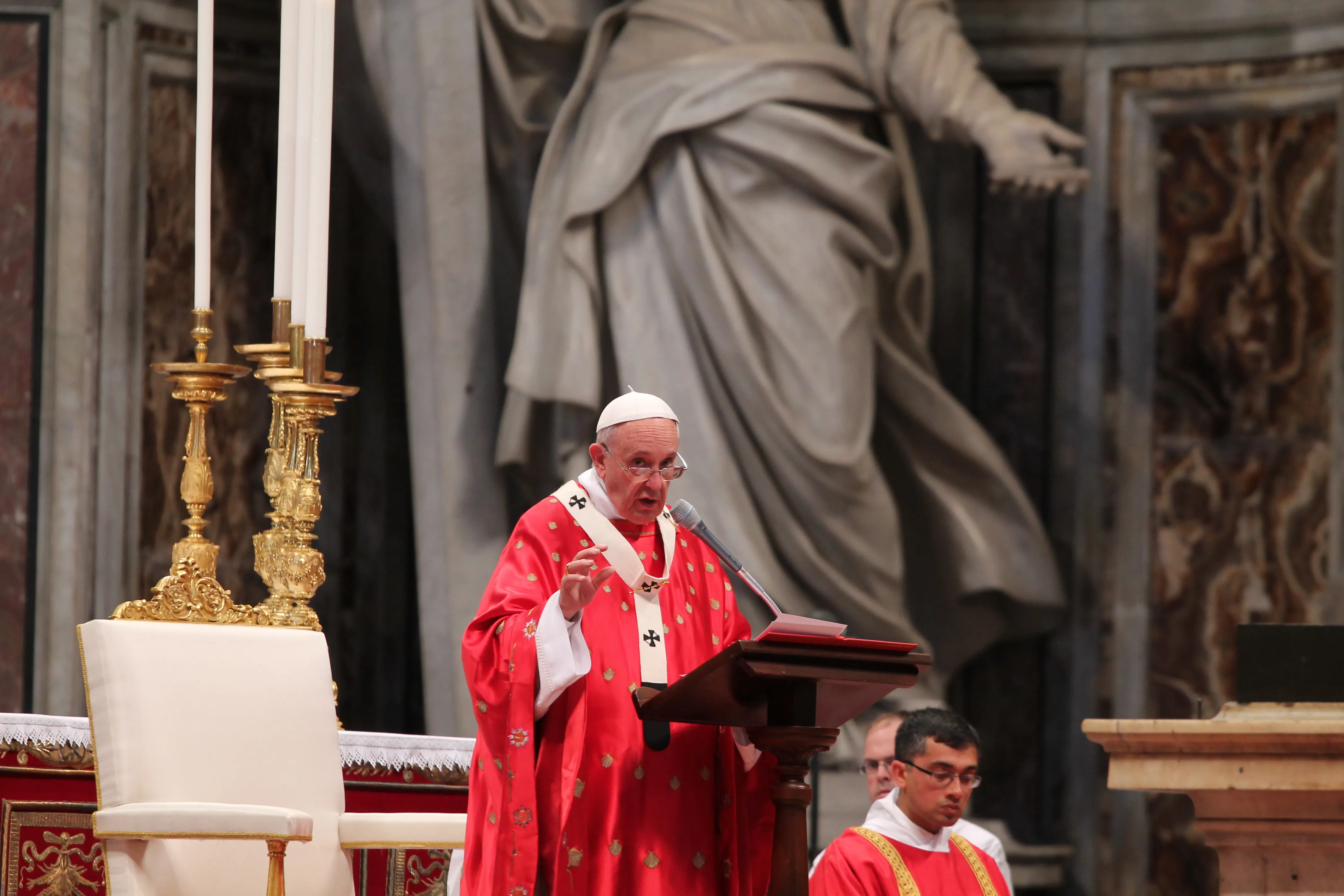 El Papa Francisco en la Misa de Pentecostés hoy en la Basílica de San Pedro. Foto Petrik Bohumil / ACI Prensa