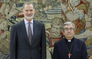 El Rey de España, Felipe VI y el presidente de la Conferencia Episcopal Española, Mons. Luis Argüello. Crédito: CEE.