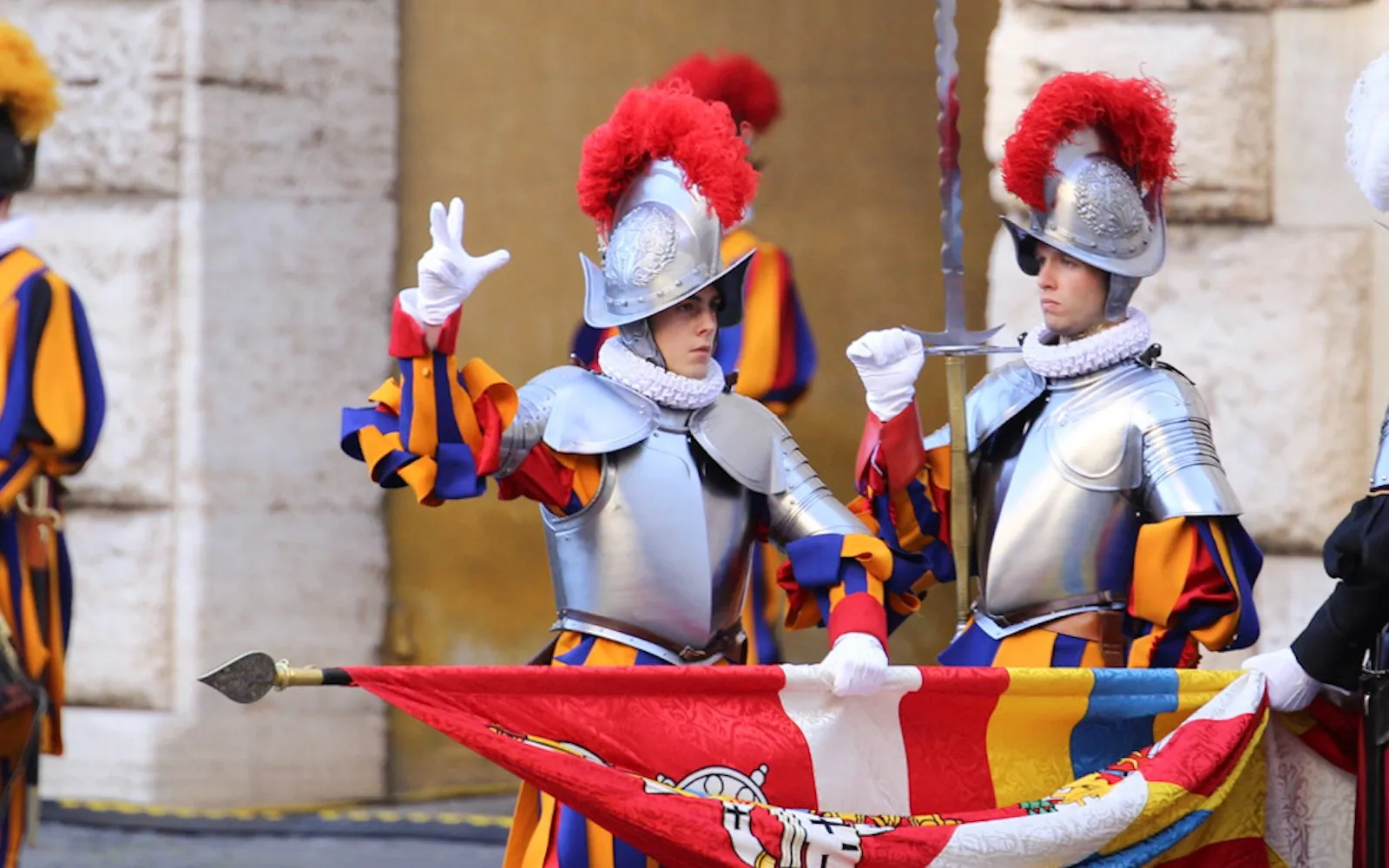 Imagen de unos de los nuevos guardias suizos al jurar lealtad al Papa Francisco?w=200&h=150