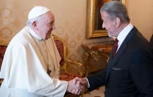 El Papa Francisco recibe al actor Sylvester Stallone Crédito: Vatican Media