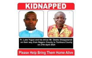 El P. Luka Yugue y su chofer, Michael Gbeko, desaparecidos el pasado 27 de abril. Crédito: Mons. Edward Hiiboro Kussala / Facebook.