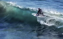 En el Día Internacional del Surf, un sacerdote que salvó a otro surfista del ataque de un tiburón, comparte cómo este deporte lo acerca cada vez más a Dios.