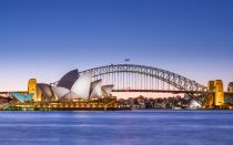 La Casa de la Ópera en la zona costera del puerto de Sydney (Australia).