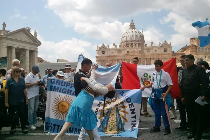 Tango en San Pedro: "Sería un honor y un sueño bailar para Francisco"