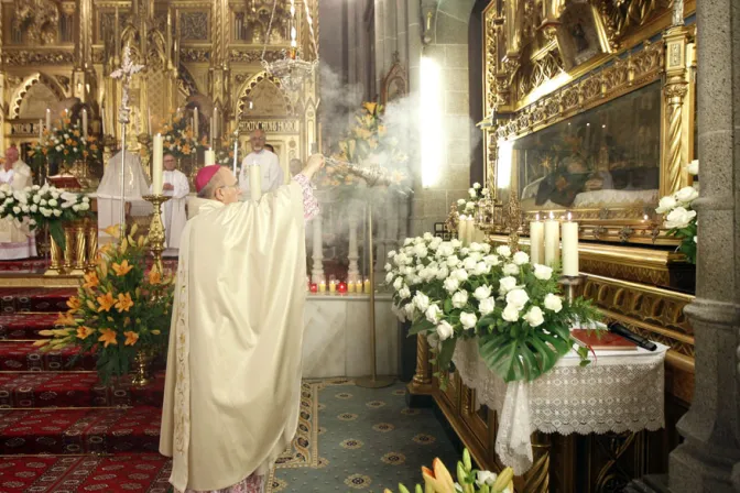 Mons. Osoro celebra misa con las Hermanitas de los Ancianos Desamparados por día de su fundadora