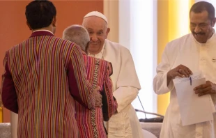 Papa Francisco en su encuentro con el catequista Florentino de Jesús Martín. Crédito: Daniel Ibáñez/ EWTN News