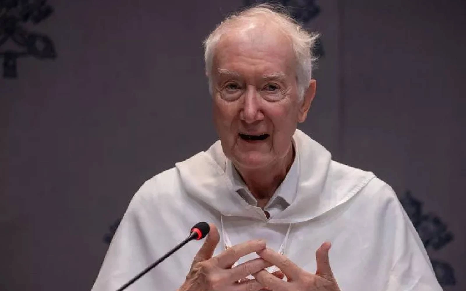 El neocardenal dominico Timothy Radcliffe habla en una sesión informativa del Sínodo el 21 de octubre, en el Vaticano. Durante la rueda de prensa, desalentó a los que lean el próximo documento final a buscar grandes cambios. El mismo día, en la asamblea sinodal, hizo un llamamiento a todos para que todos tengan "libertad interior" mientras el Sínodo llega a su fin.?w=200&h=150