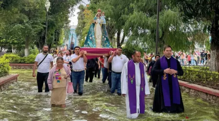 Huracán John en México: Imagen de la Virgen María recorre calles inundadas