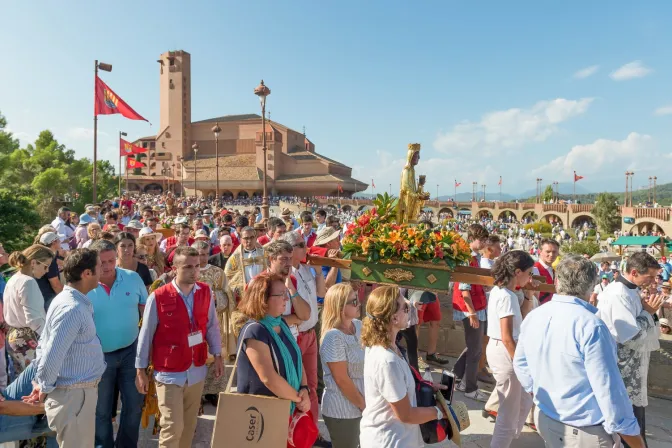 Procesión en el Santuario de Torreciudad.