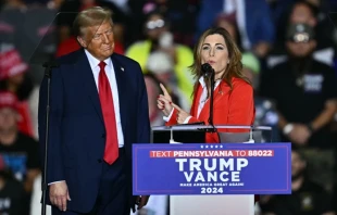 Mitin de Trump en Pensilvania, con la senadora republicana puertorriqueña Zoraida Buxó. Crédito: Angela Weiss/AFP vía Getty Images