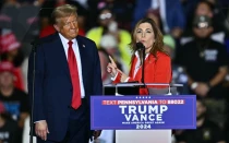 Mitin de Trump en Pensilvania, con la senadora republicana puertorriqueña Zoraida Buxó.