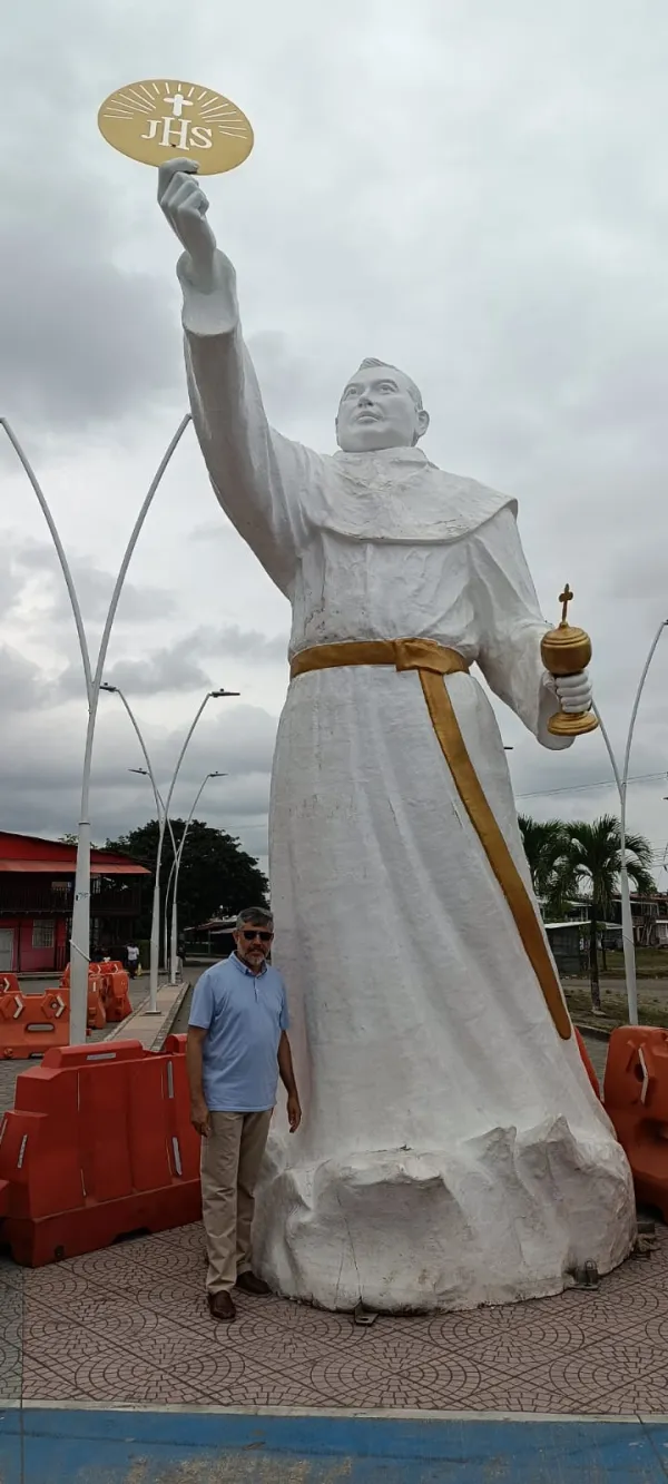 Monumento en Tumaco que recuerda el milagro eucarístico de 1906. Crédito: Reliquias y Amigos de Carlo Acutis Colombia