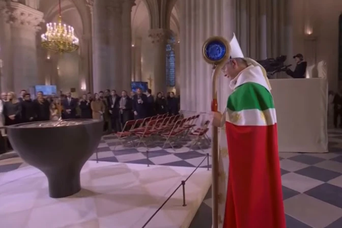 El Arzobispo de París en la Catedral de Notre Dame 08122024