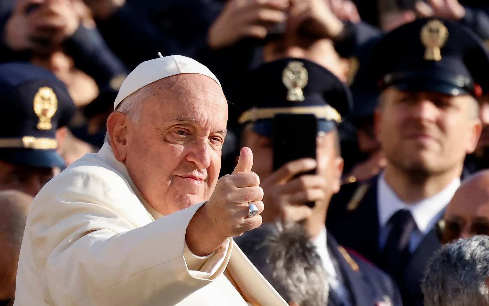 El Papa Francisco llega a su audiencia general semanal en la Plaza de San Pedro en el Vaticano, el 13 de noviembre de 2024.?w=200&h=150