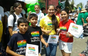 Niños participando de una edición anterior de la campaña. Crédito: Página de Facebook "Un Trato por el Buen Trato Santa Cruz"