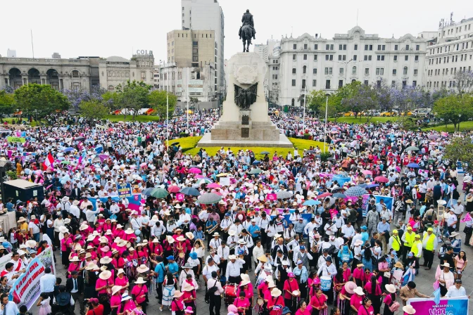 Miles marchan en defensa del matrimonio y en contra de proyecto de ley de unión civil del mismo sexo.