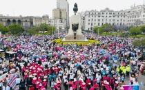 Miles marchan en defensa del matrimonio y en contra de proyecto de ley de unión civil del mismo sexo.